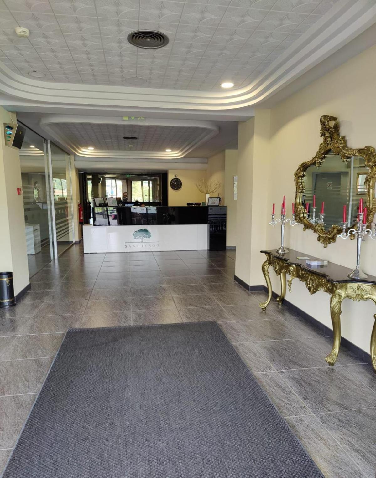 Hotel Santhyago Трофа Екстериор снимка