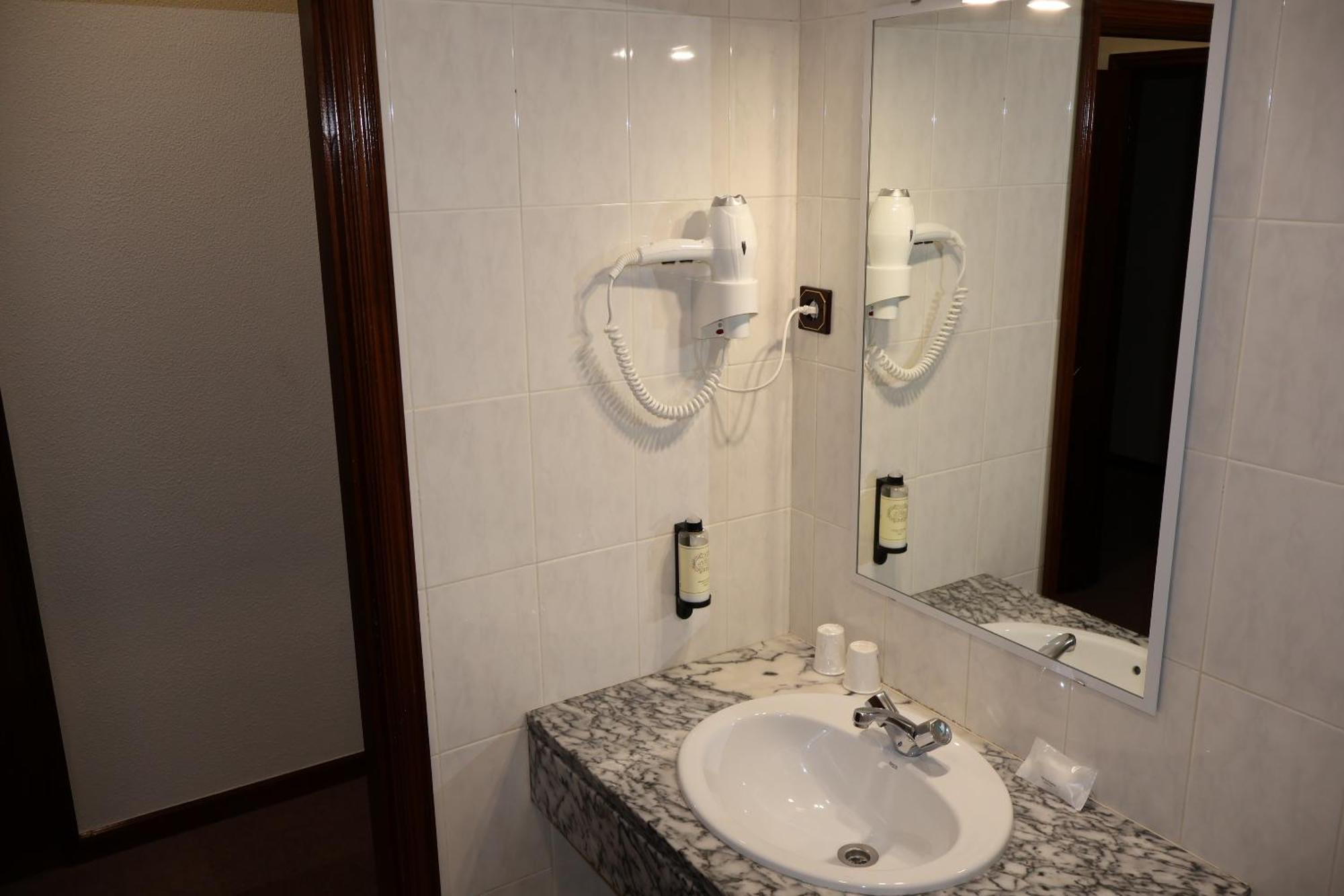 Hotel Santhyago Трофа Екстериор снимка